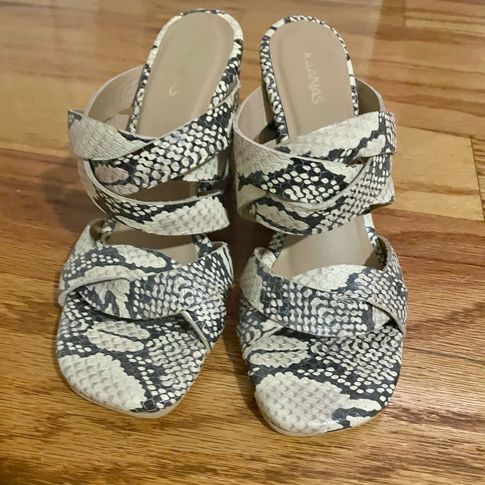 Kaanas snakeskin sandal Sz 6